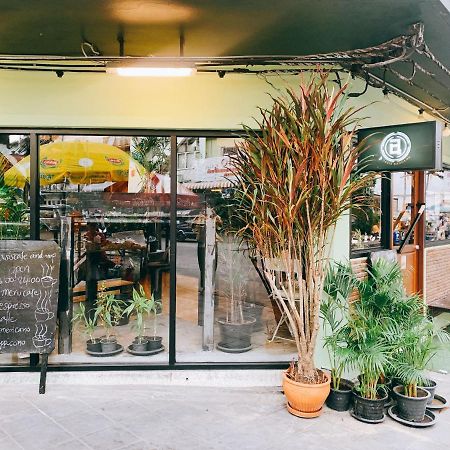 Oasis Cafe And Nap Ostello Bangkok Esterno foto