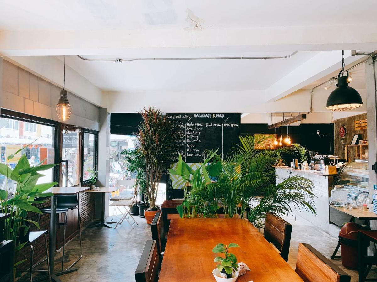 Oasis Cafe And Nap Ostello Bangkok Esterno foto
