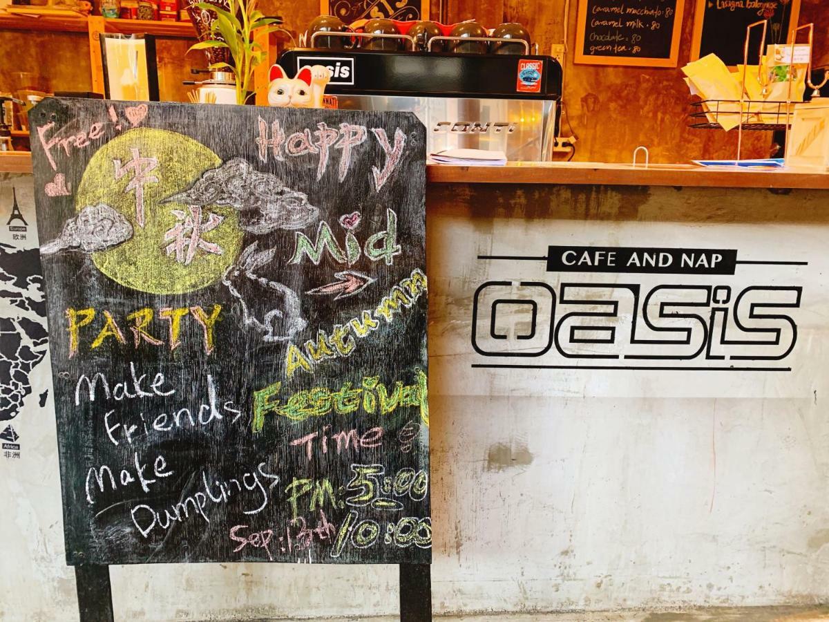Oasis Cafe And Nap Ostello Bangkok Esterno foto