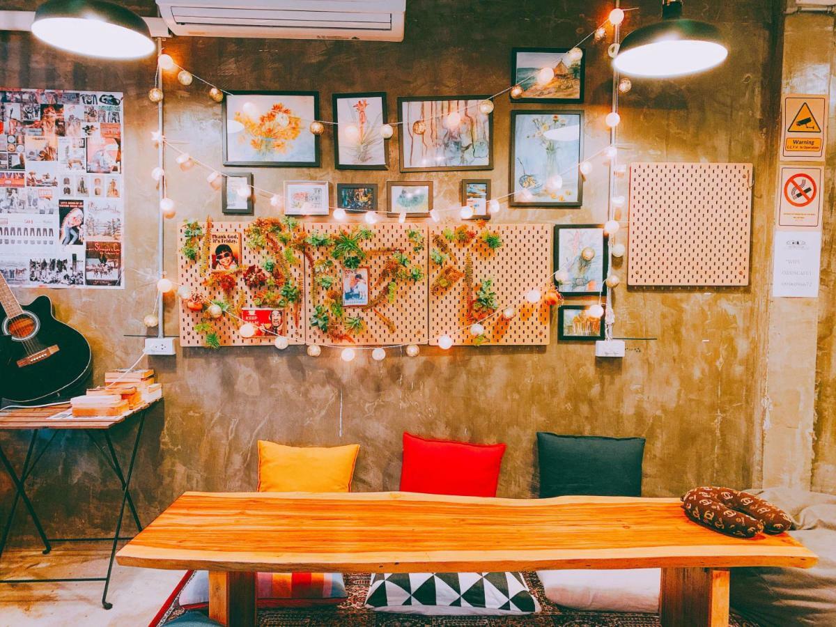 Oasis Cafe And Nap Ostello Bangkok Esterno foto