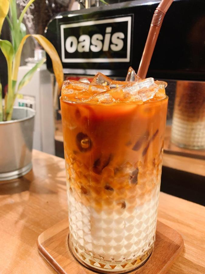Oasis Cafe And Nap Ostello Bangkok Esterno foto