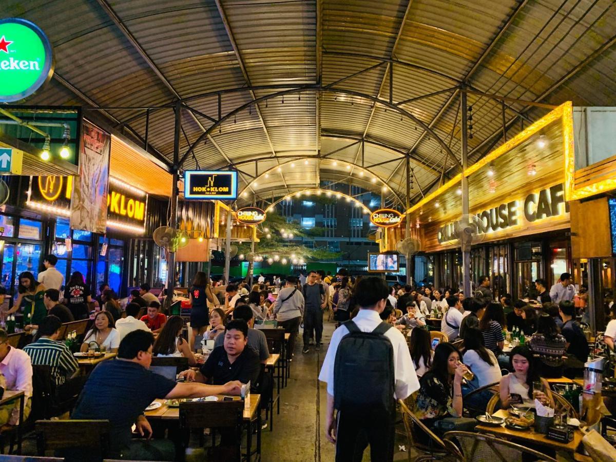 Oasis Cafe And Nap Ostello Bangkok Esterno foto
